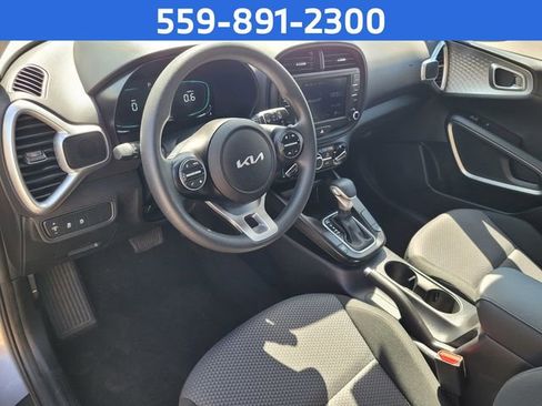 Used 2025 Kia Soul LX image 7