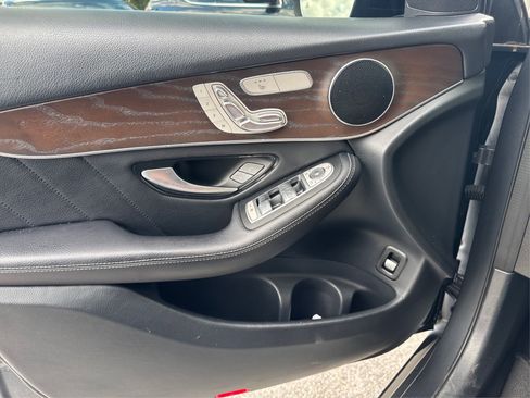 Used 2019 Mercedes-Benz GLC 300 image 25