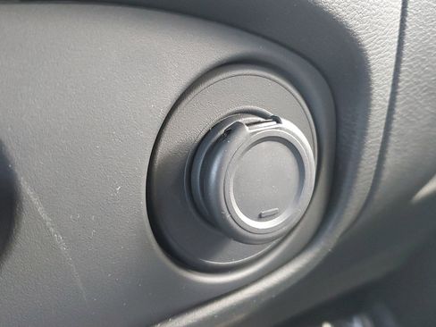 Certified 2024 Nissan Frontier S image 22