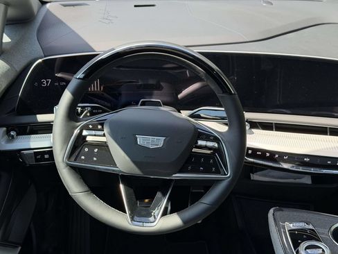 Used 2027 Cadillac Optiq Luxury w/ LPO, Floor Liner Package AWD/4WD image 19