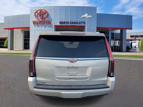 Used 2016 Cadillac Escalade Premium image 8