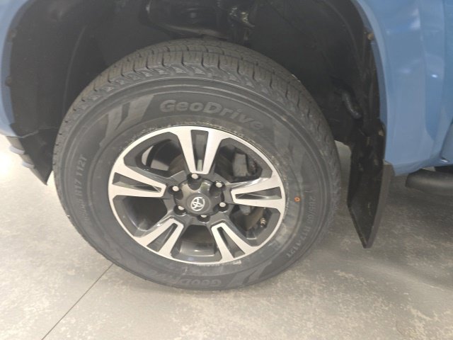 Used 2019 Toyota Tacoma TRD Sport w/ Technology Package AWD/4WD image 16