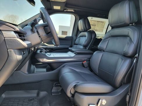 New 2026 Lincoln Navigator Reserve AWD/4WD image 19