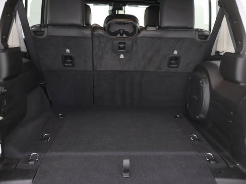 Used 2024 Jeep Wrangler Unlimited Sahara w/ Technology Group AWD/4WD image 26