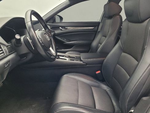 Used 2018 Honda Accord Sport image 17