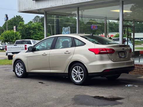 Used 2017 Ford Focus SE image 7
