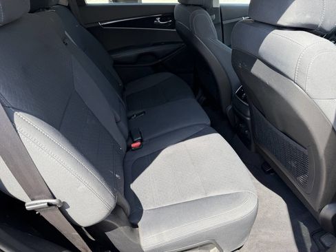 Used 2017 Kia Sorento FWD w/ LX Convenience Package image 18