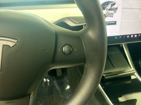 Used 2021 Tesla Model Y Long Range image 35