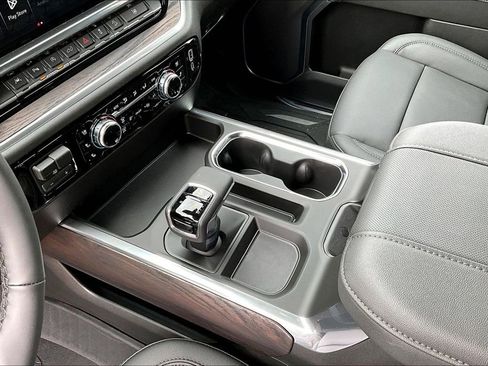 New 2026 GMC Sierra 1500 SLT image 21