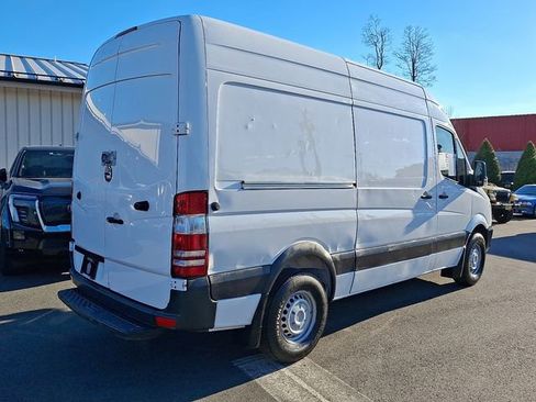 Used 2014 Freightliner Sprinter 2500 image 8