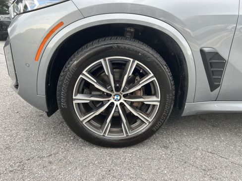 Used 2024 BMW X5 xDrive40i w/ M Sport Package AWD/4WD image 12
