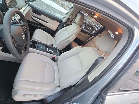 Used 2025 Honda Odyssey EX-L image 10