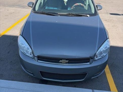 Used 2009 Chevrolet Impala LT w/ Luxury Edition Package FWD image 2