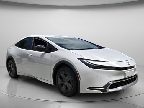 Used 2025 Toyota Prius Plug-In Hybrid FWD image 9
