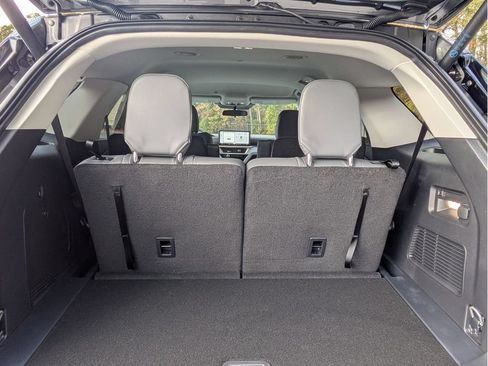 Used 2026 Ford Explorer Active w/ Active Comfort Package RWD image 8
