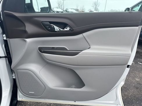 Used 2021 GMC Acadia SLT w/ LPO, Floor Liner Package image 23