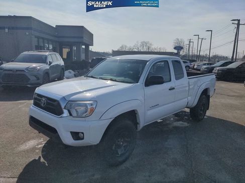 Used 2013 Toyota Tacoma 4x4 Access Cab V6 w/ SR5 Pkg image 1