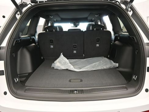 New 2026 Jeep Grand Cherokee Limited w/ Limited Altitude Package RWD image 33