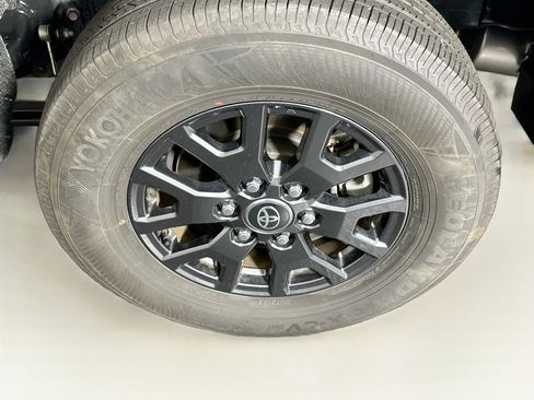 Used 2025 Toyota 4Runner SR5 AWD/4WD image 11