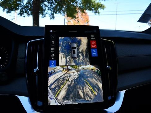 New 2026 Volvo XC90 B6 Plus w/ Protection Package Premier image 15