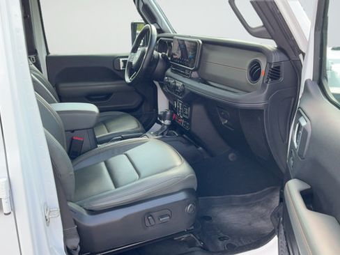 Used 2024 Jeep Gladiator Mojave w/ Technology Group AWD/4WD image 25