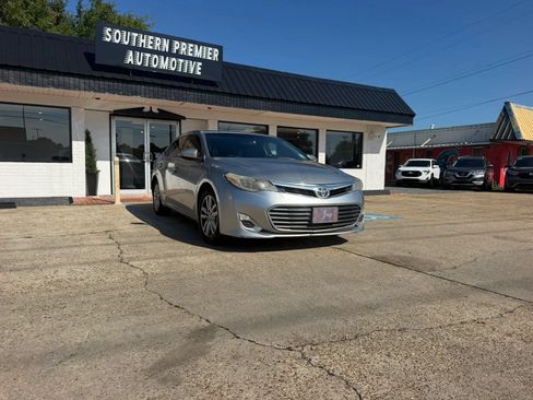 Used 2015 Toyota Avalon XLE Premium FWD image 3