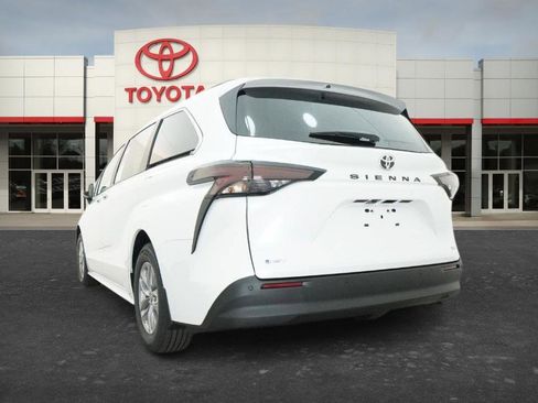 New 2026 Toyota Sienna XLE FWD image 22