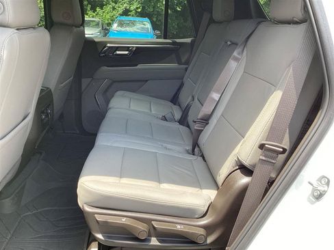 Used 2025 Chevrolet Tahoe LT RWD image 5