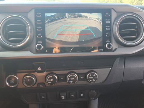 Used 2020 Toyota Tacoma TRD Sport AWD/4WD image 12