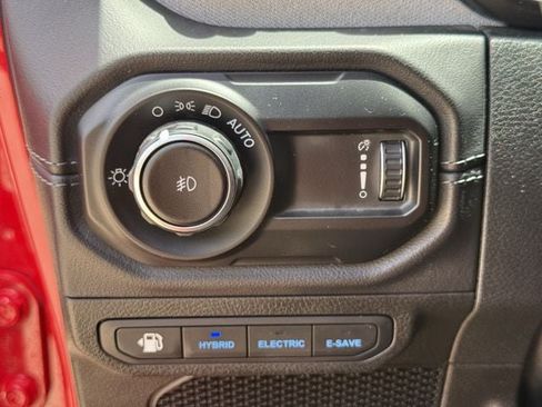 Used 2024 Jeep Wrangler Unlimited Sahara AWD/4WD image 23