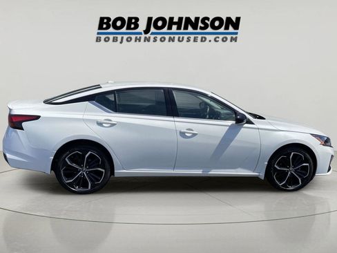 Used 2023 Nissan Altima 2.5 SR AWD/4WD image 2