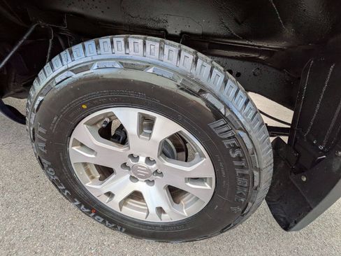 Used 2011 Suzuki Equator Sport AWD/4WD image 10