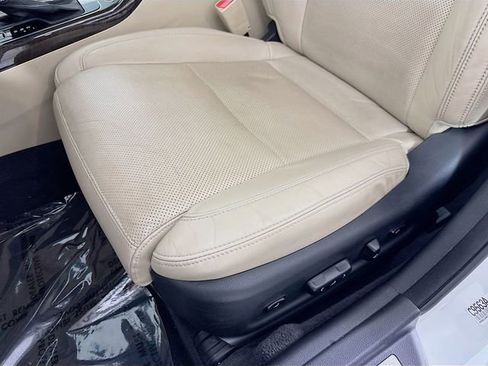 Used 2016 Kia Cadenza Premium w/ Luxury Package image 19