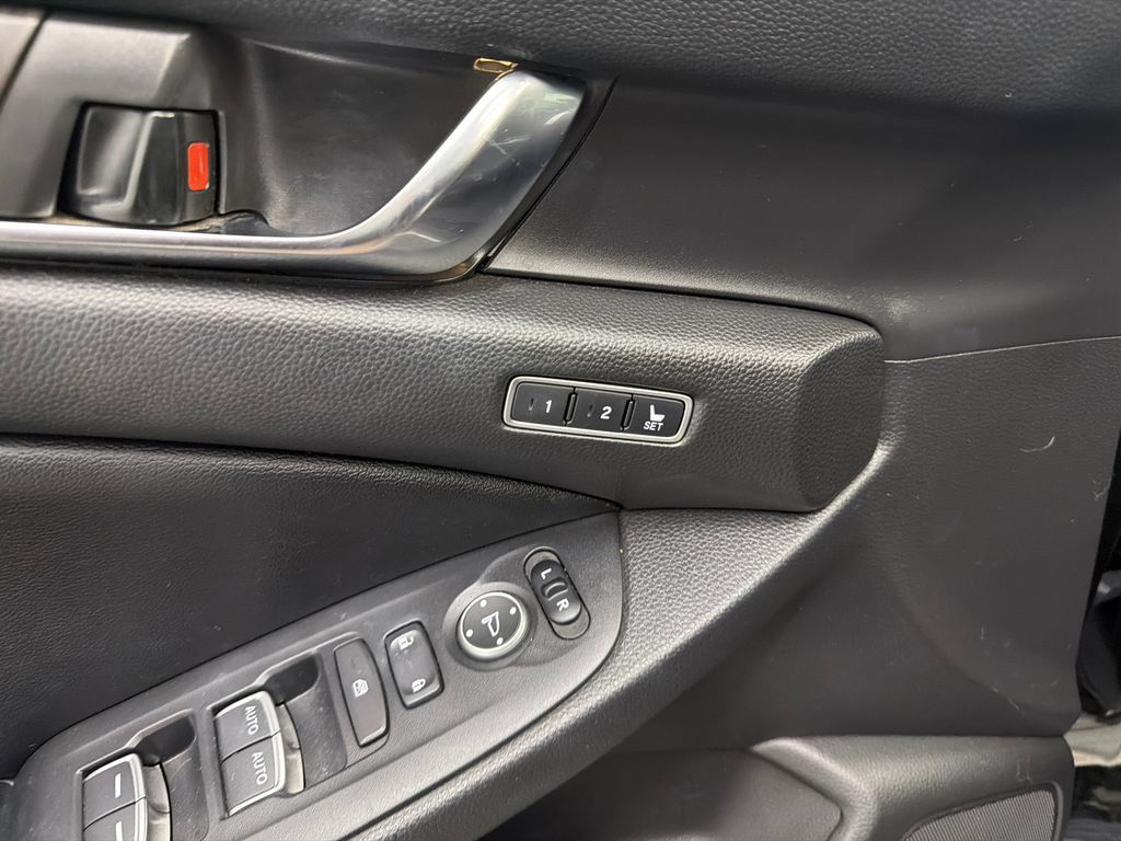 Used 2022 Honda Accord Touring image 12