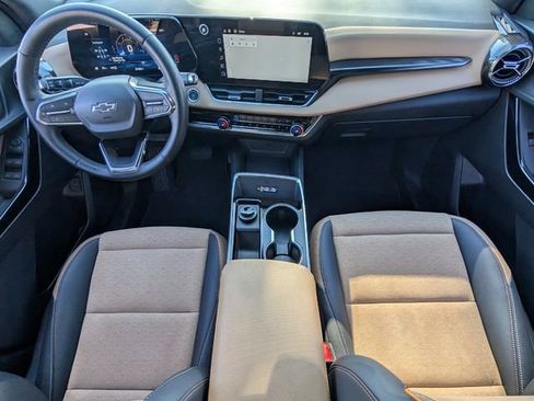 Used 2025 Chevrolet Equinox ACTIV w/ Safety and Technology Package image 11