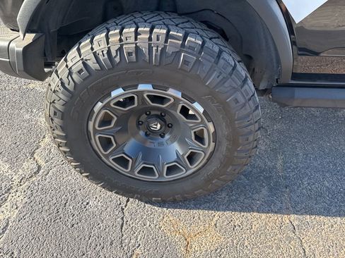 Used 2021 Ford Bronco Badlands image 18