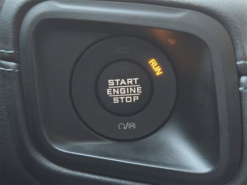 Used 2025 Jeep Wrangler Unlimited Sahara image 21