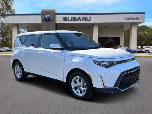Used 2025 Kia Soul LX w/ LX Technology Package FWD image 8