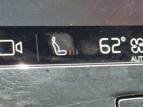 Certified 2025 Volvo XC40 B5 Core image 25