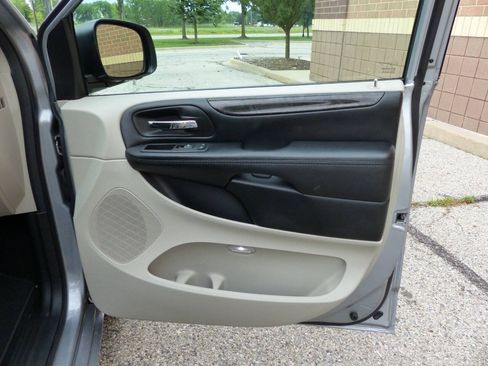 Used 2019 Dodge Grand Caravan SE w/ UConnect Hands-Free Group FWD image 41