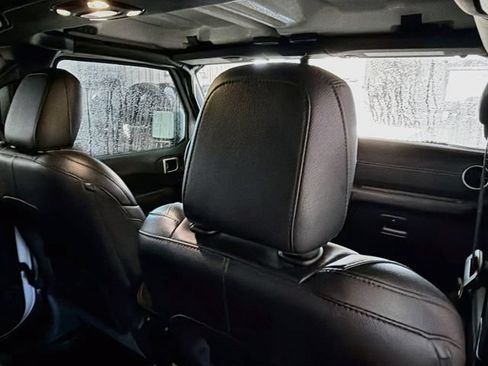 Used 2021 Jeep Wrangler Unlimited Sahara w/ Uconnect 4C Nav & Sound Group AWD/4WD image 11