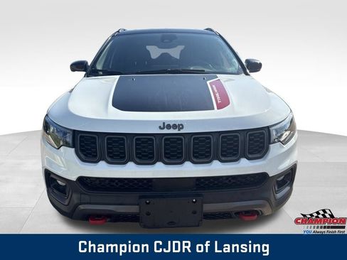 Used 2025 Jeep Compass Trailhawk AWD/4WD image 11