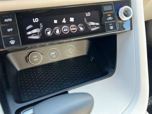 Used 2025 Genesis G70 2.5T image 26