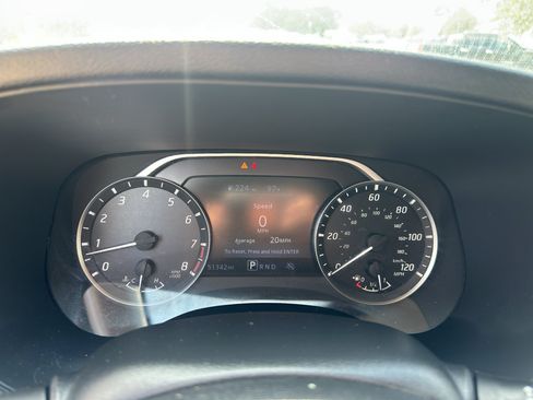 Used 2024 Nissan Frontier SV RWD image 25