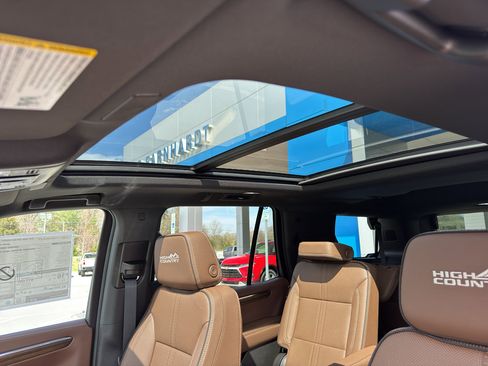New 2026 Chevrolet Tahoe High Country w/ Sun And Tow Package AWD/4WD image 18