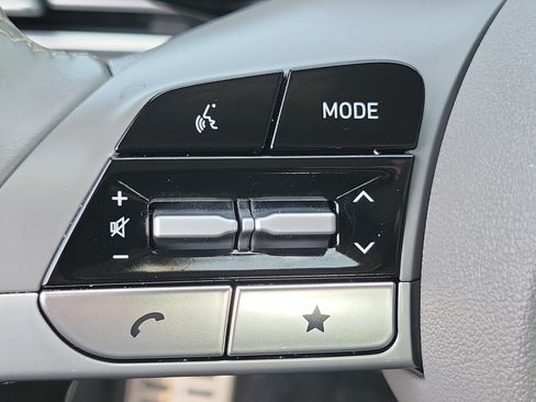 Certified 2025 Hyundai Elantra Sport FWD image 8