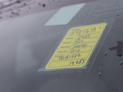 Certified 2023 Kia Sorento S w/ Panoramic Sunroof Package image 38