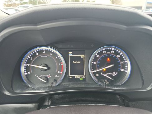 Used 2018 Toyota Highlander XLE image 19