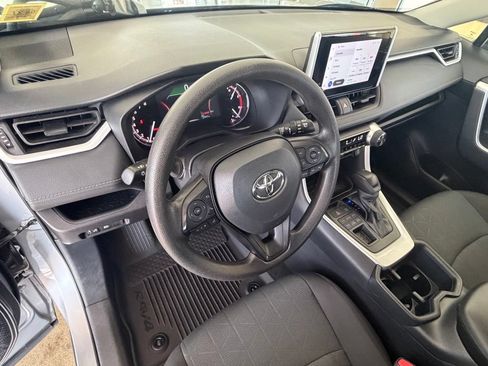 Used 2025 Toyota RAV4 XLE AWD/4WD image 17