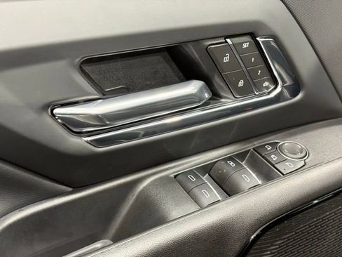 Used 2025 Chevrolet Silverado EV LT image 17